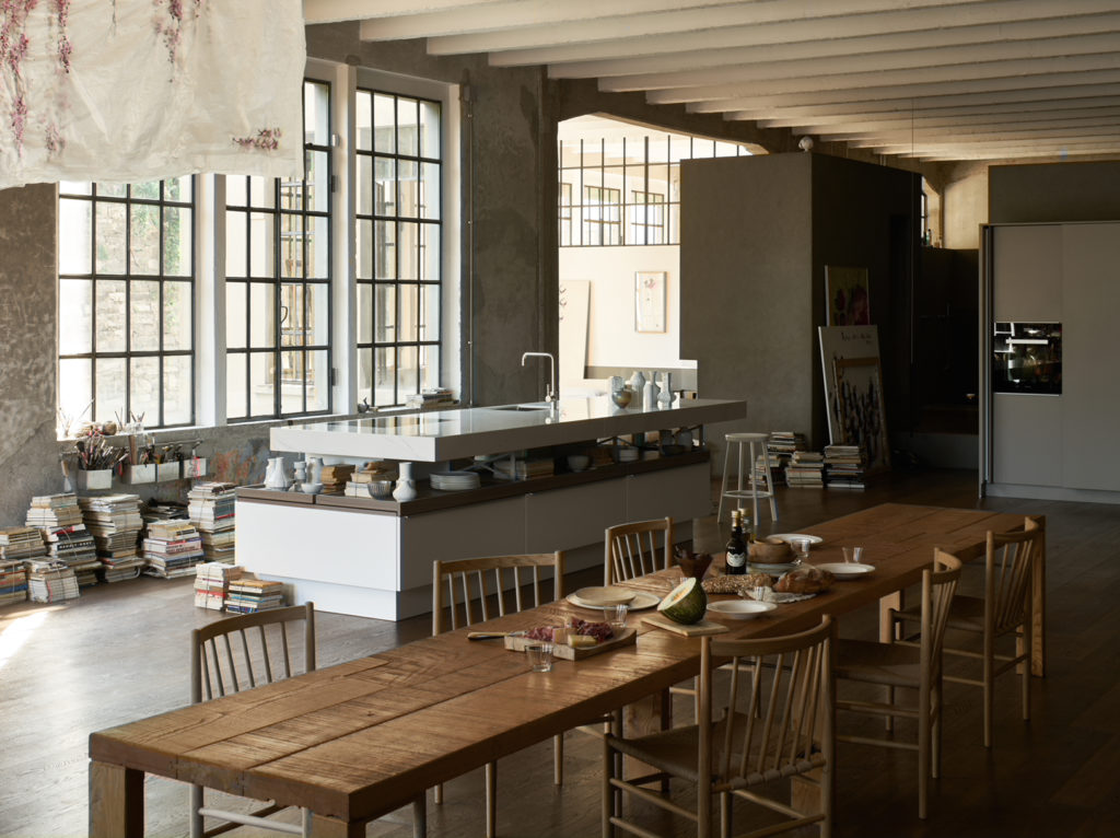 Bar de cuisine, plan snack, table à manger, îlot dans une cuisine design
