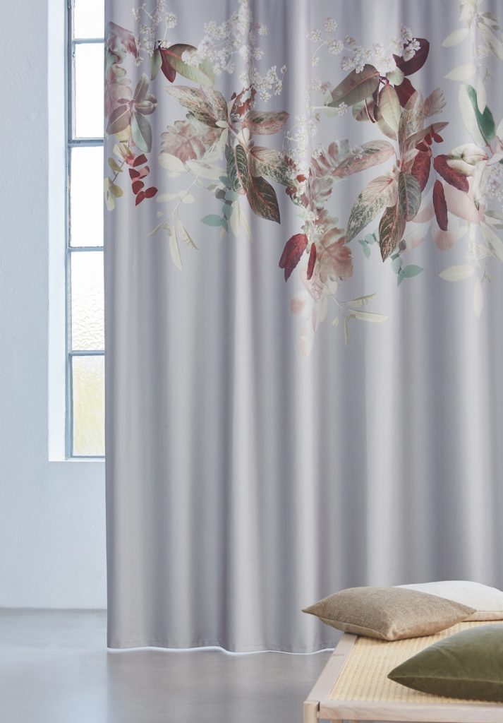 Chambre pour bien dormir. Rideaux occultant décoratifs. Création Baumann