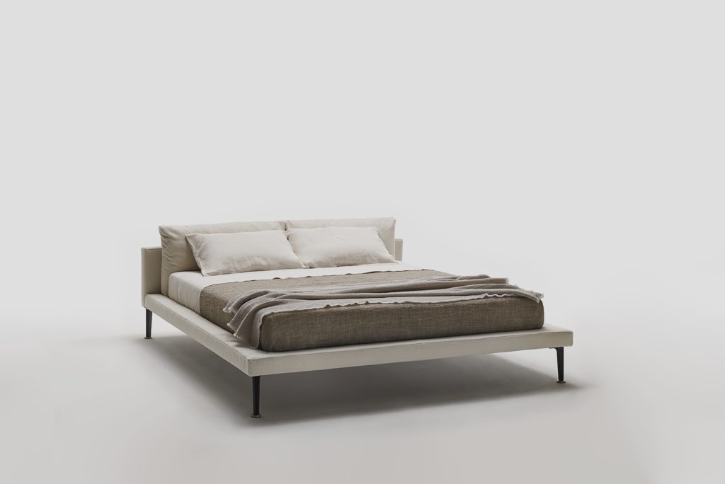Tête de lit. Lit en tissu. Lit design. Floyd de Living Divani