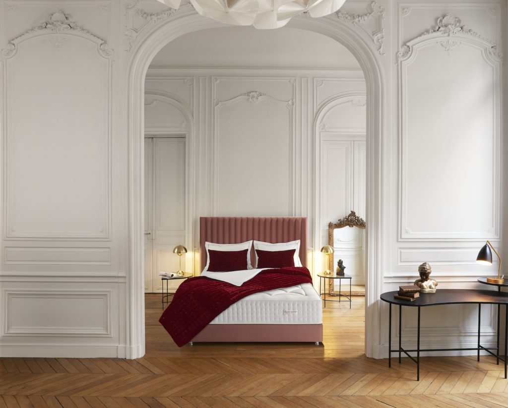 Tête de lit. Lit en tissu. Lit design. Imperial Pullmann, Treca Paris
