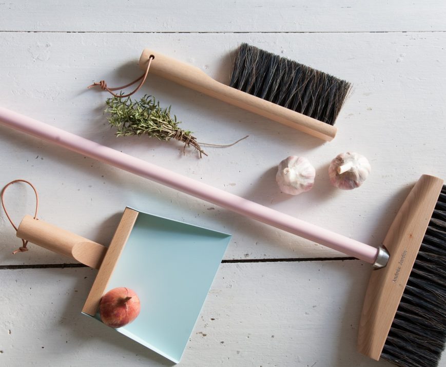 ustensile de nettoyage et produit d'entretien design, chic, beau, écologique