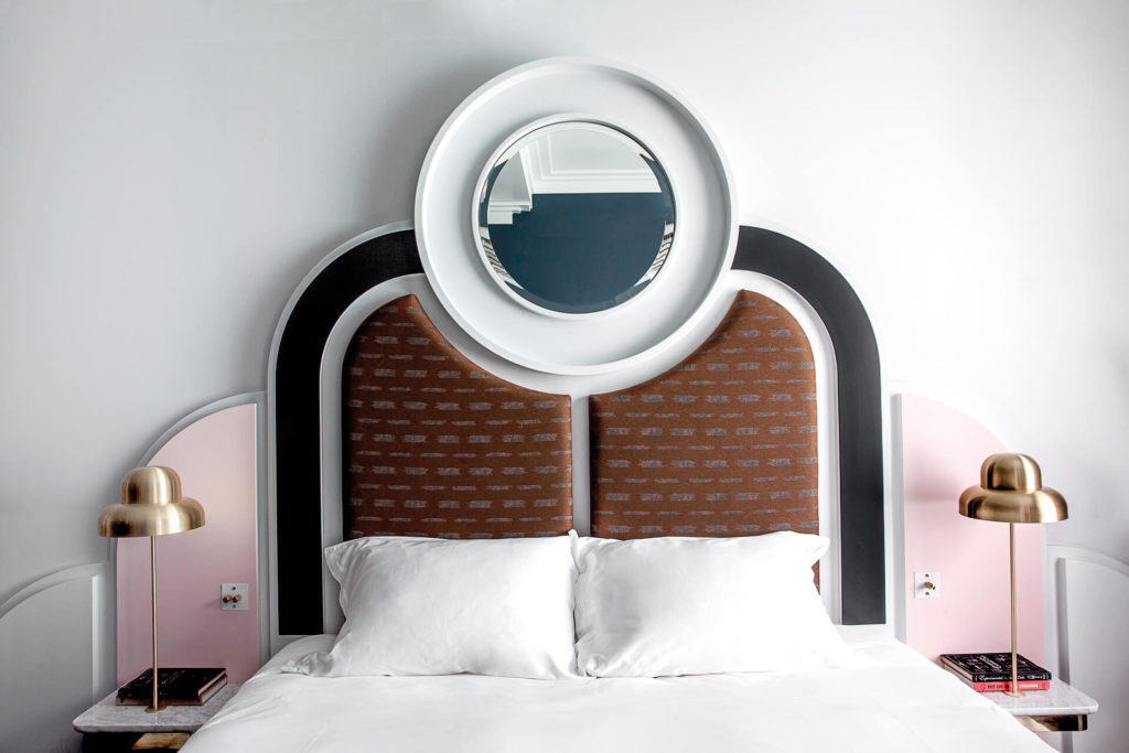 Tête de lit originale sur mesure créé par un designer décorateur