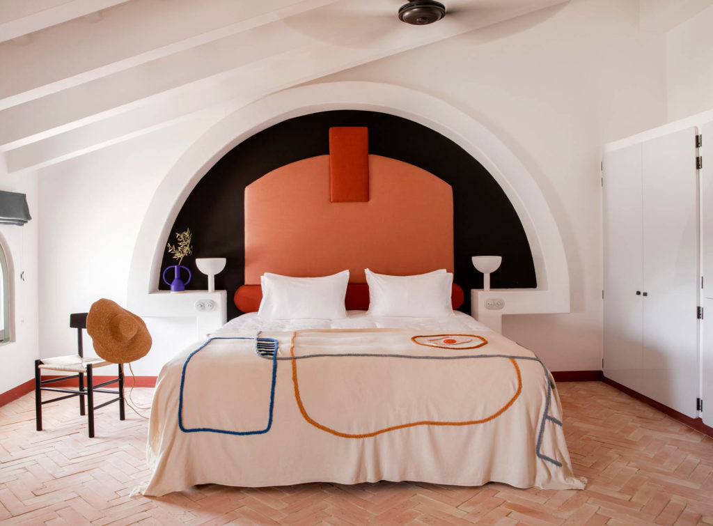 Tête de lit originale sur mesure créé par un designer décorateur
