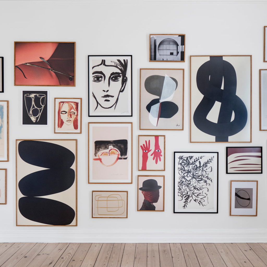 Affiches et posters d’artistes, de designers, de graphistes et d’illustrateurs modernes et contemporains.
