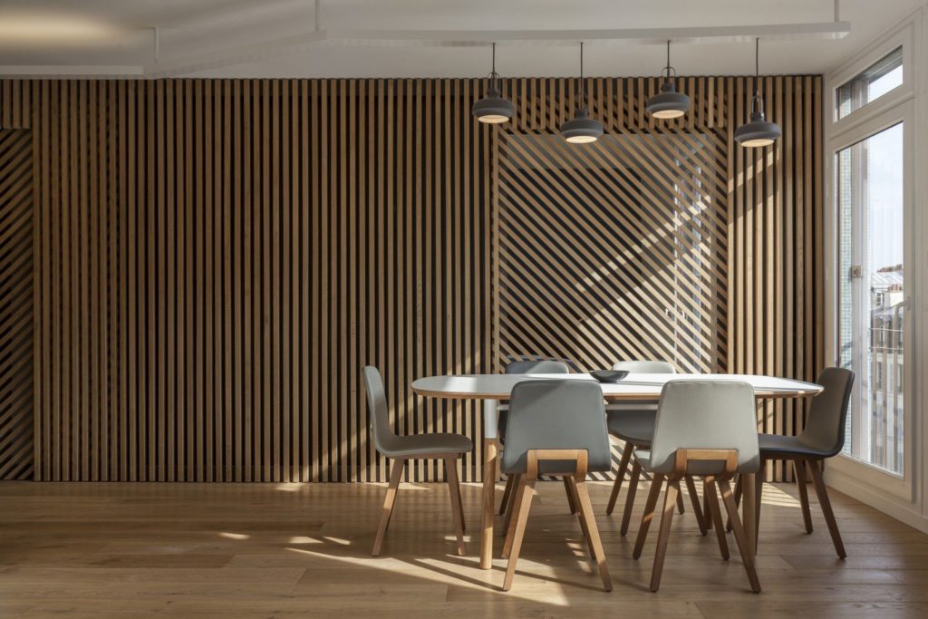 Mur en bois, boiserie, tasseaux