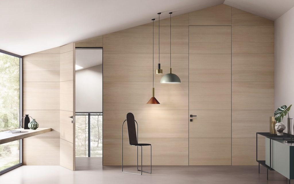 Mur en bois, panneaux boiserie, porte dérobée, décoration contemporaine