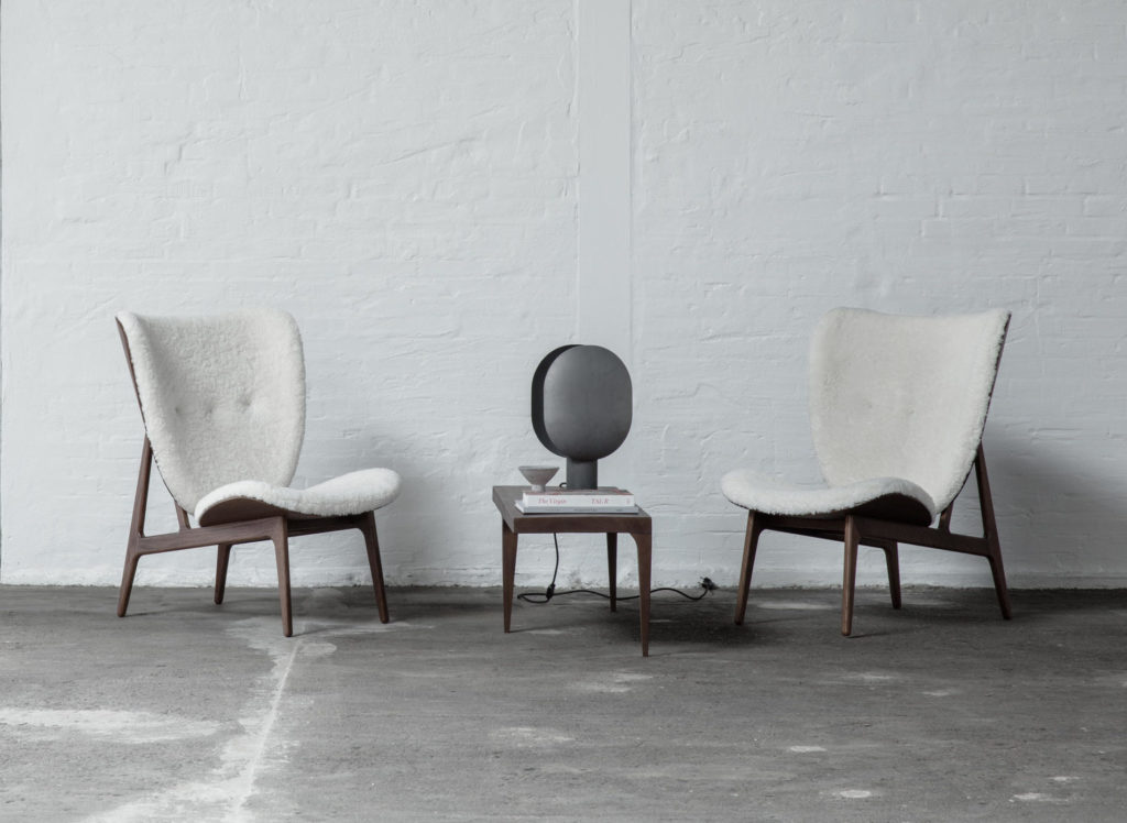 Fauteuils et canapés : tendance peau de mouton et laine bouclée