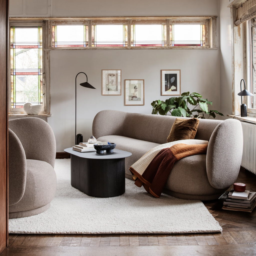 Fauteuils et canapés : tendance peau de mouton et laine bouclée