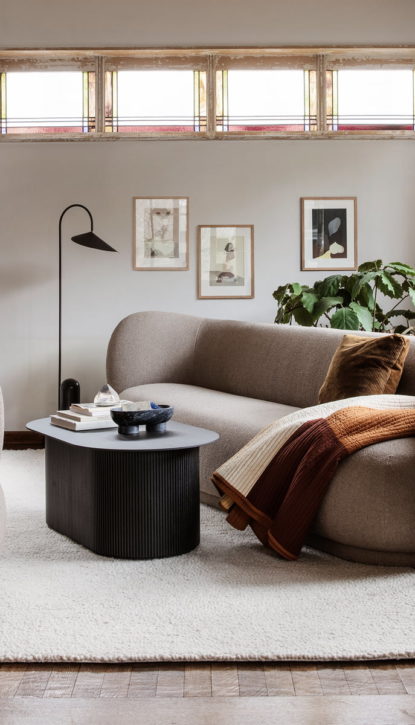 Fauteuils et canapés : tendance peau de mouton et laine bouclée