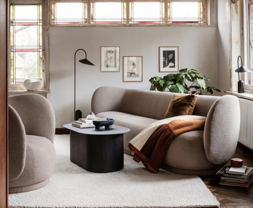 Fauteuils et canapés : tendance peau de mouton et laine bouclée