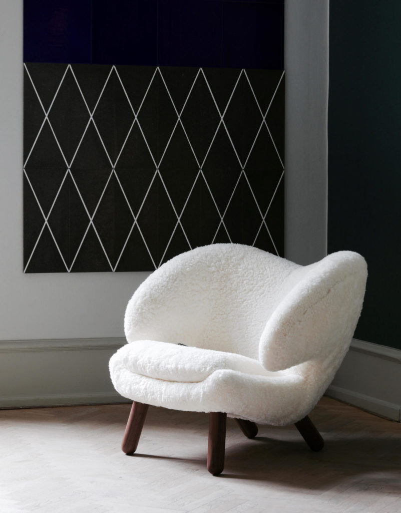 Fauteuils et canapés : tendance peau de mouton et laine bouclée