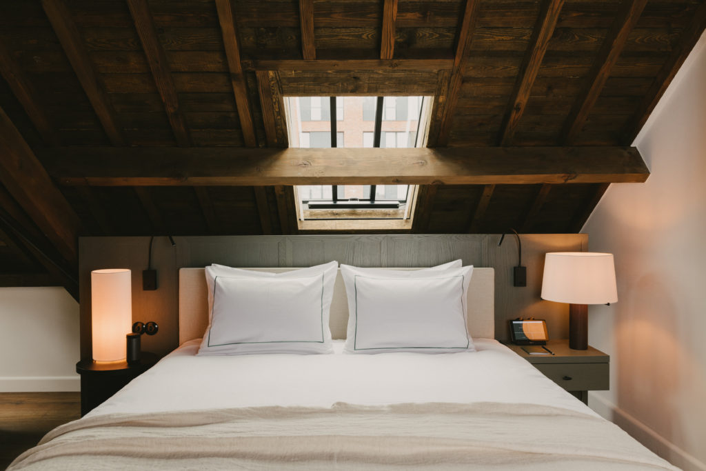 Ces lieux insolites transformés en hôtels. La reconversion surprenante de bâtiments historiques en hébergements touristiques de luxe.