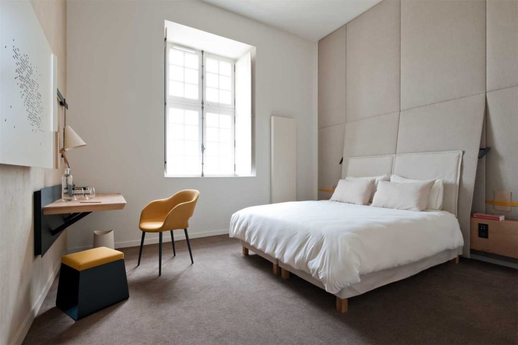 Ces lieux insolites transformés en hôtels. La reconversion surprenante de bâtiments historiques en hébergements touristiques de luxe.
