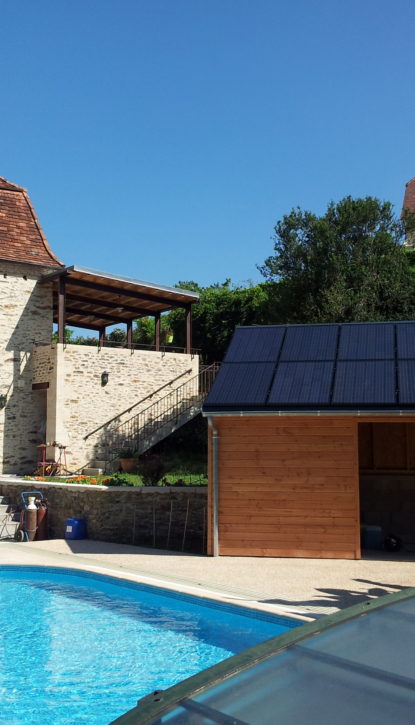 Panneau solaire hybride produisant de la chaleur et de l'électricité