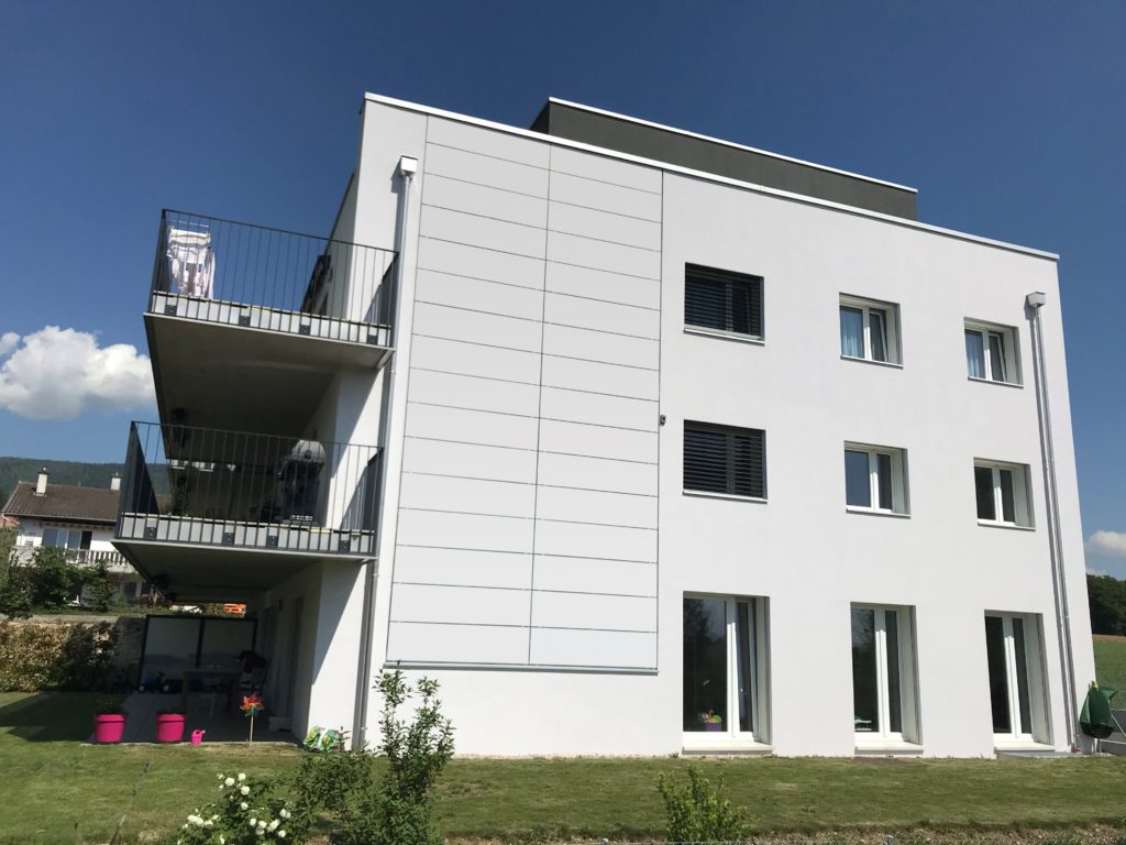Panneau photovoltaïque innovant et esthétique. Façade. Architecture solaire