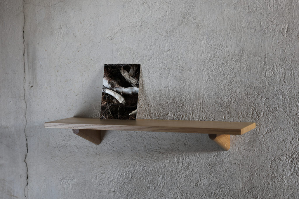 Tablette, chêne, design suisse, objets du quotidien, Pratika Intrano, Laurent De Bernardini, Stéphane Badet
