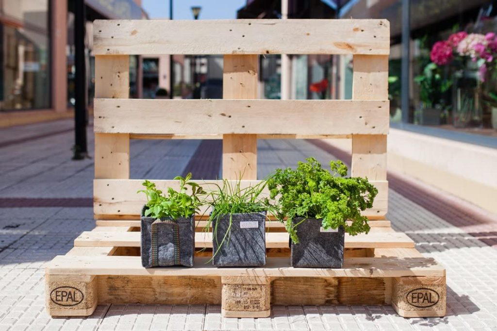 Poches racinaires, pots en géotextile, sacs à plantes, jardinières déco et design pour balcon
