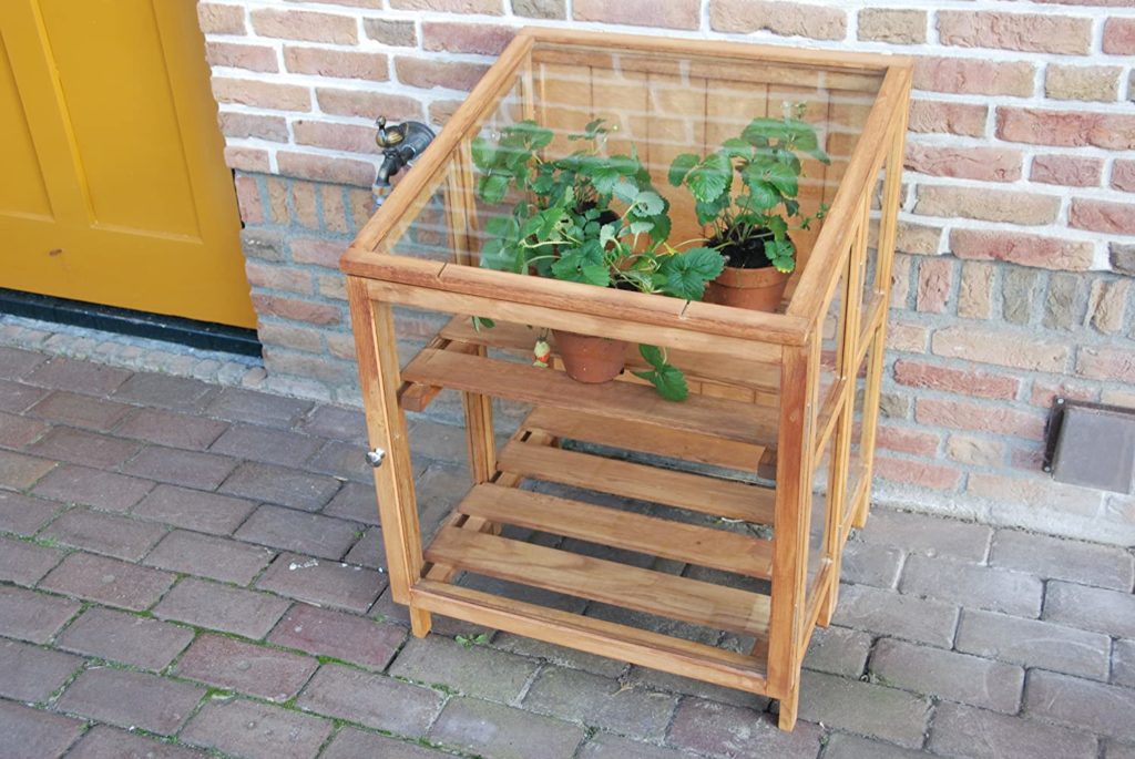 Serre pour potager urbain sur balcon et petite terrasse