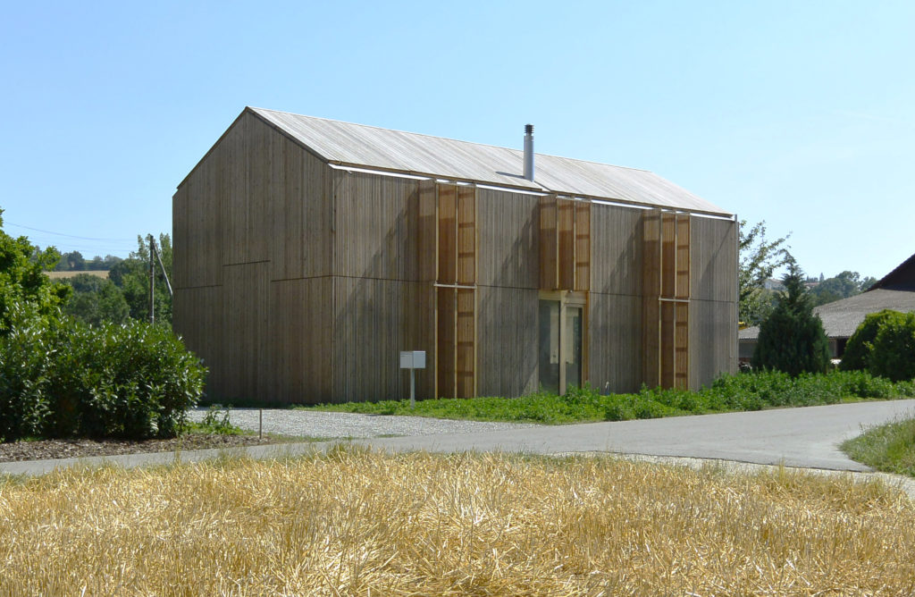 Maison d’architecte suisse avec bardage ajouré ou à claire-voie