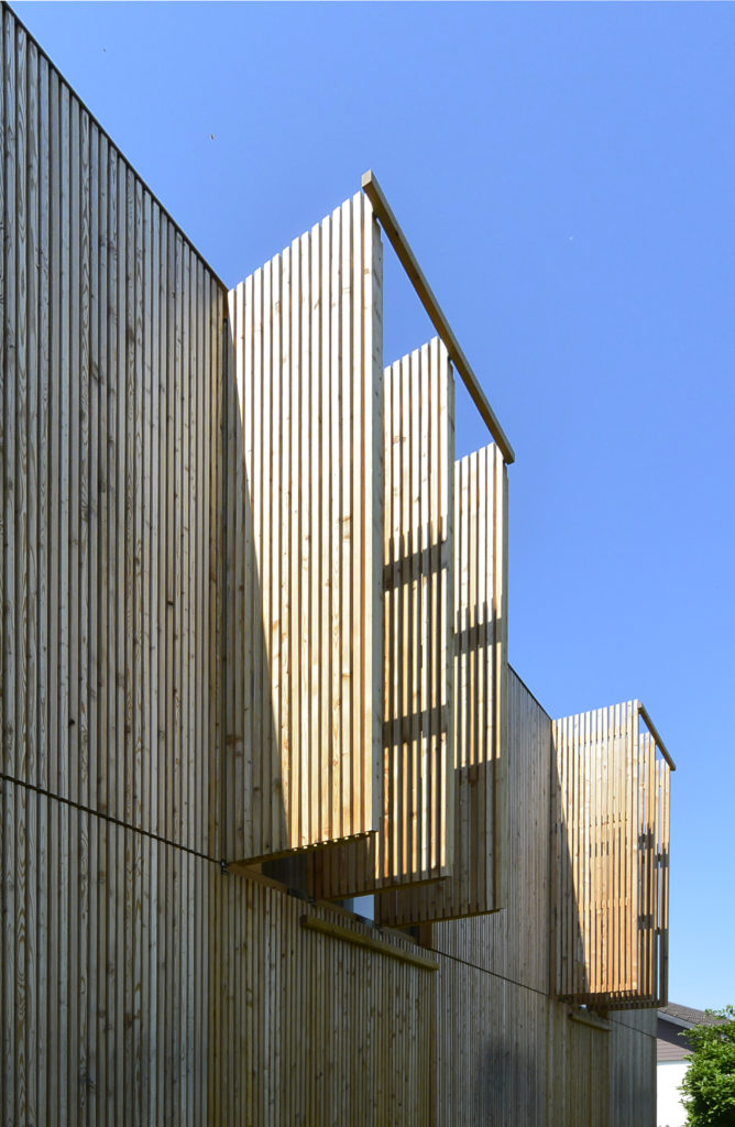 Maison d’architecte suisse avec bardage ajouré ou à claire-voie
