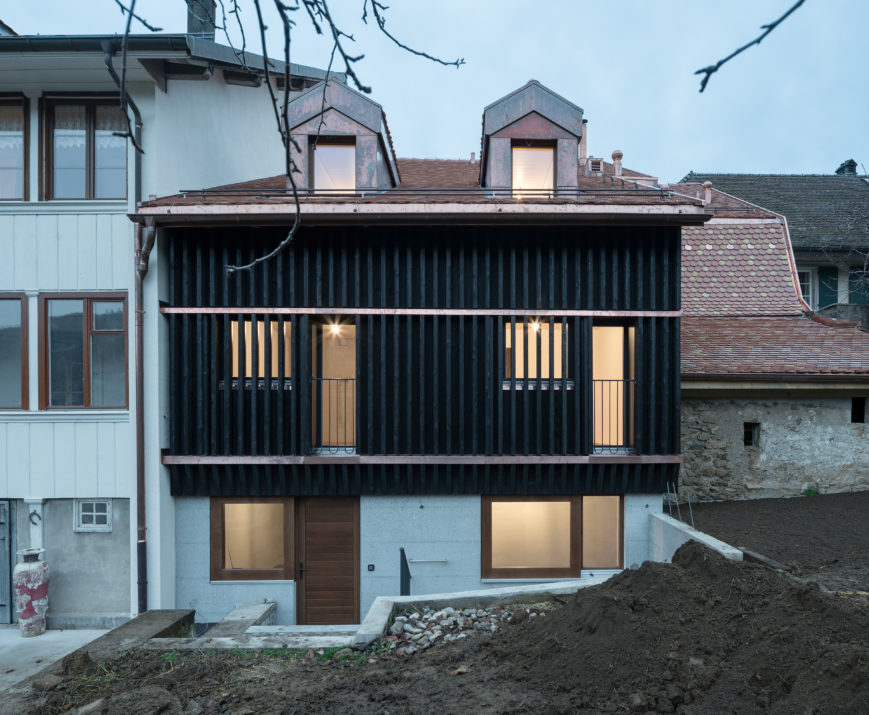 Maison d’architecte suisse avec bardage ajouré ou à claire-voie