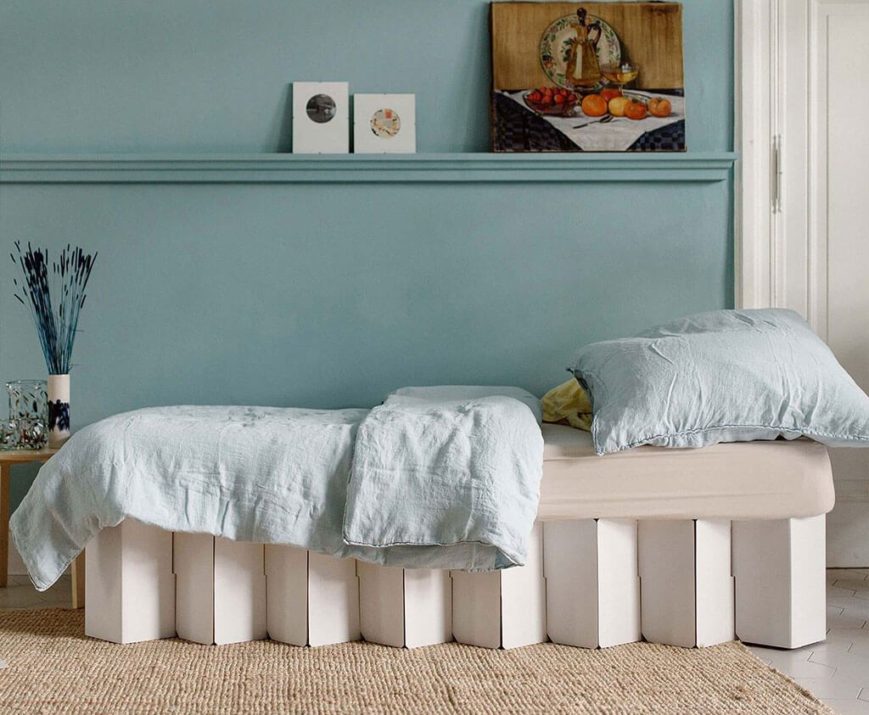 Des meubles en carton pour la décoration.