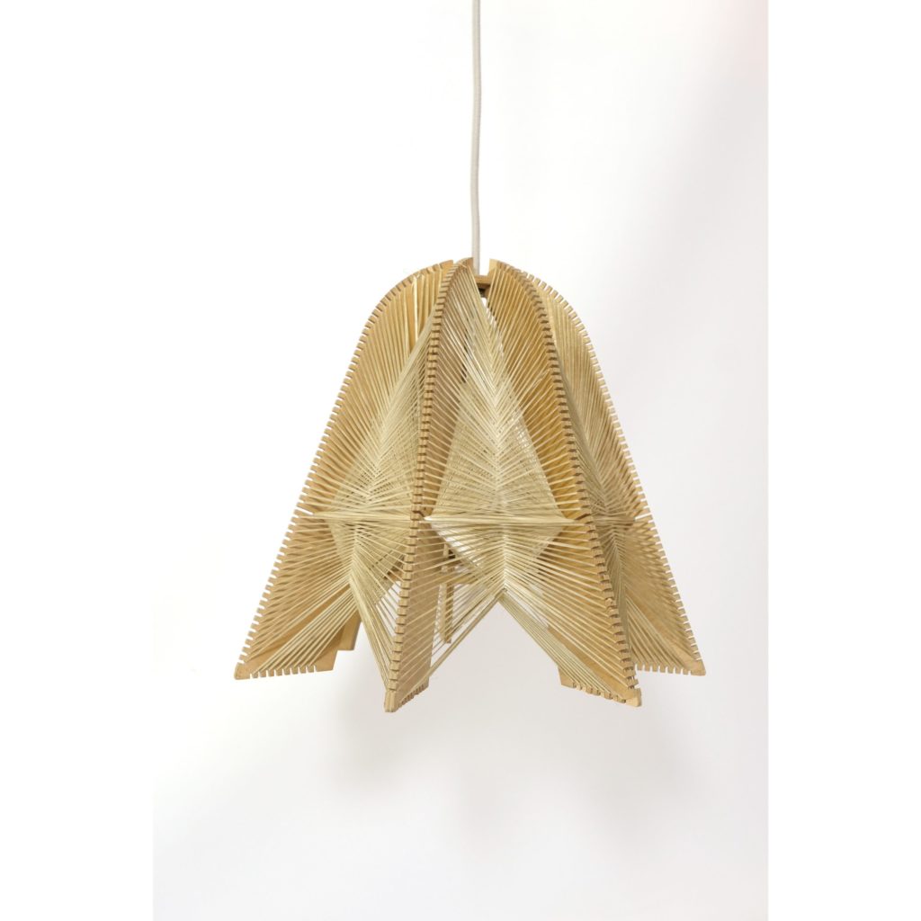Accessoire, lampe inspirée des seventies et pour créer une décoration des années 70