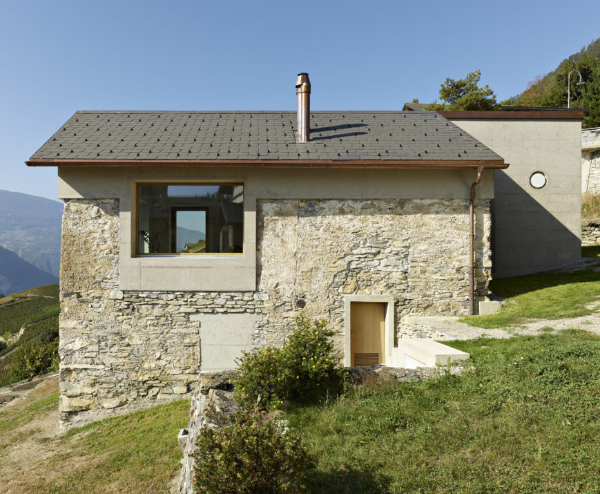 Rénovation et transformation d'une grange en pierres, ferme, en logement et maison.