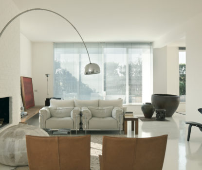 Chez le designer Piero Lissoni, un appartement au style épuré et élégant.