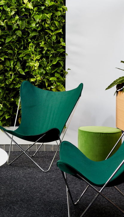 L'histoire du mobilier de jardin à travers 15 best-sellers et icônes du design outdor.