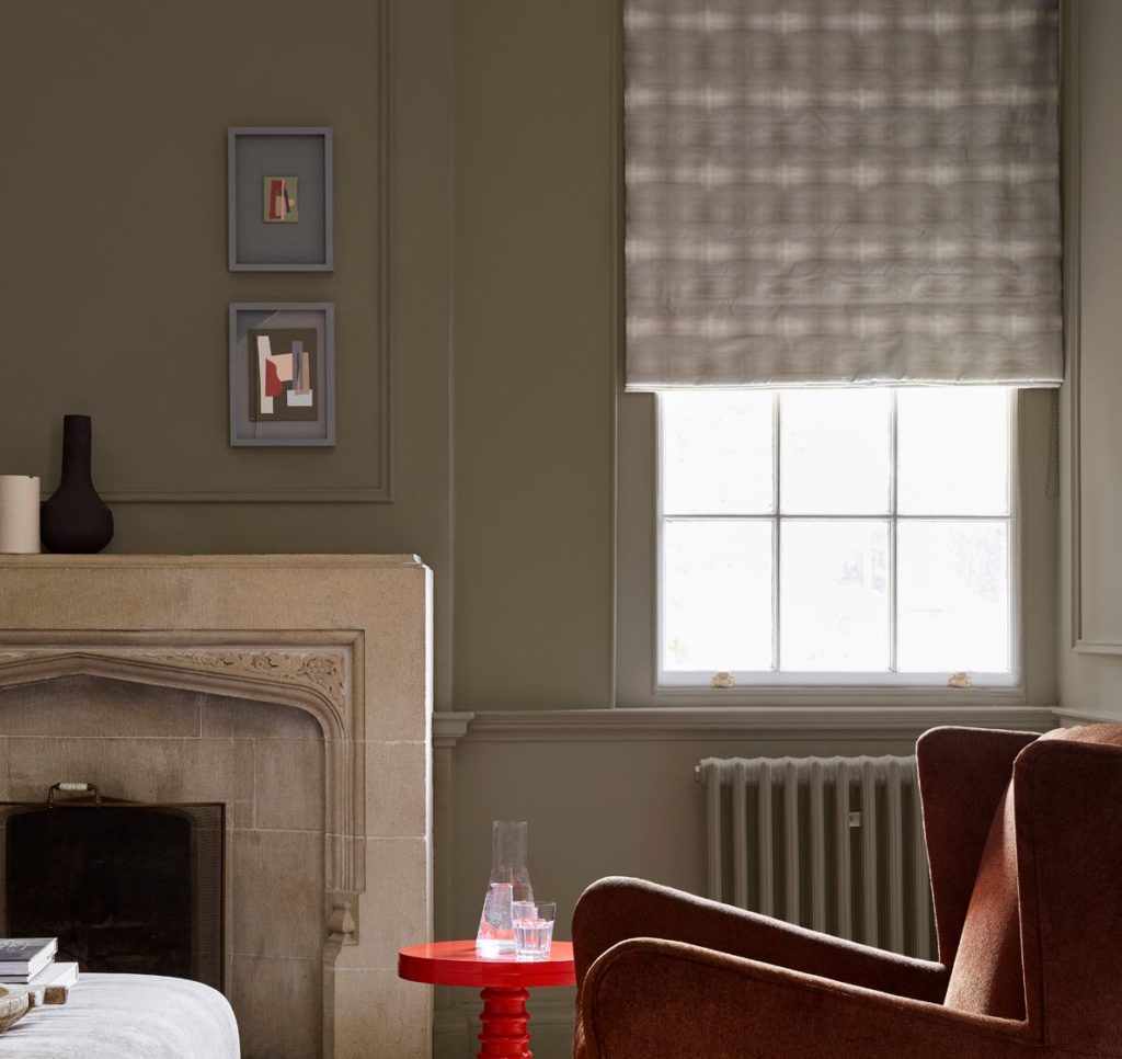 Choisir une peinture de salon. Exemple de couleur adaptée.