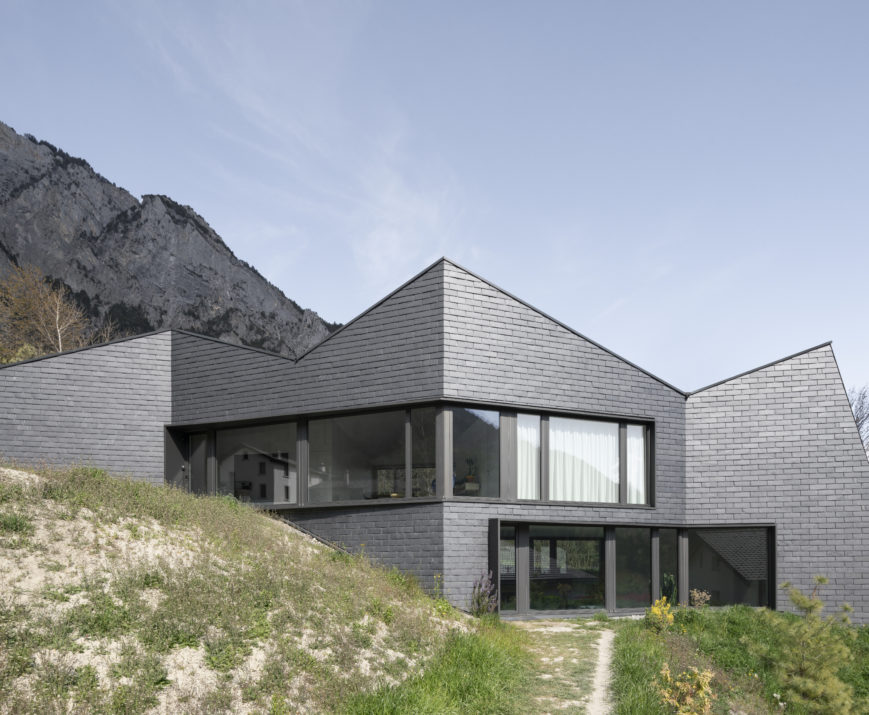 En Valais, une maison d'architecte inspirée par les Alpes