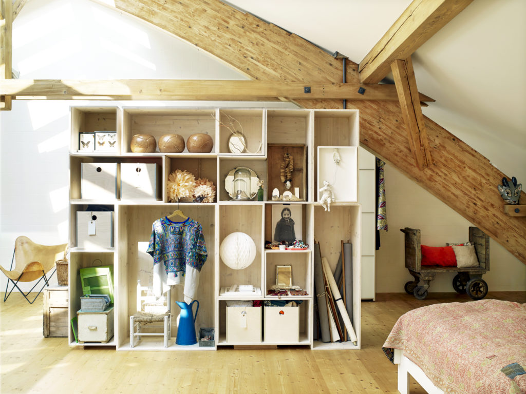 10 idées originales pour créer un joli mur de rangement