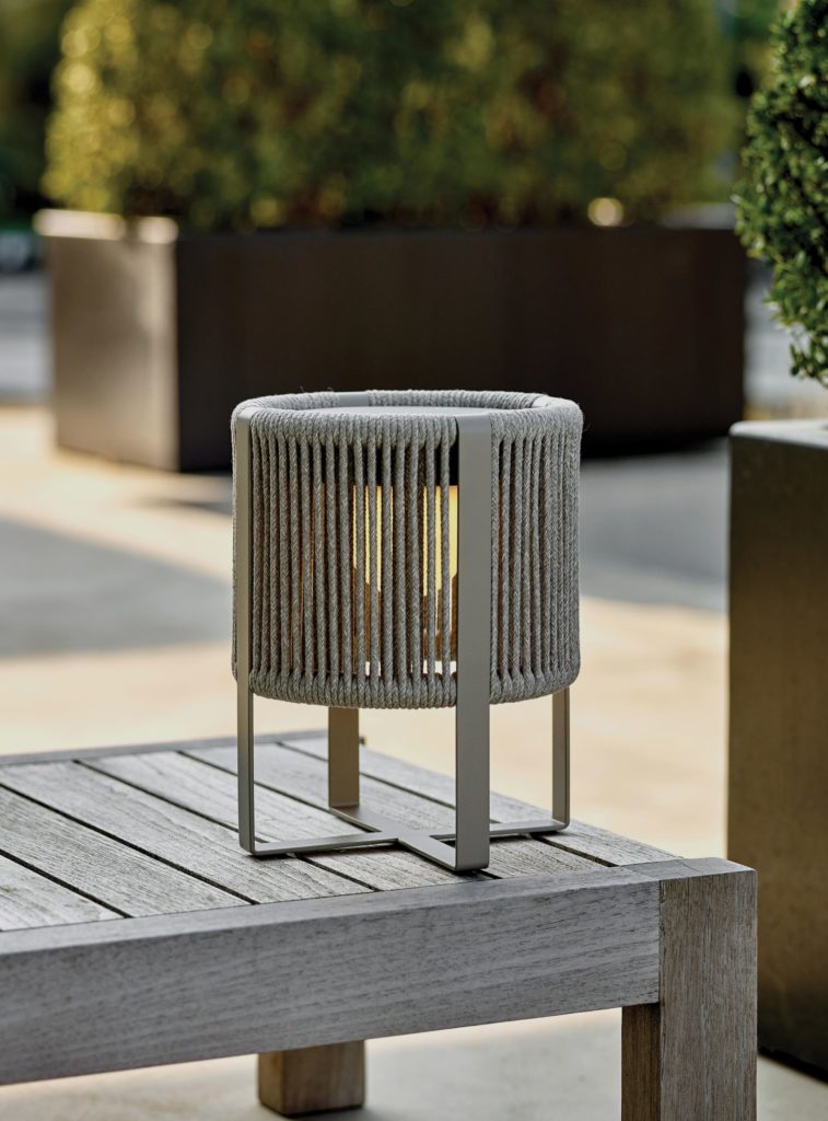 Lumière solaire: ces beaux objets design qui transforment nos jardins