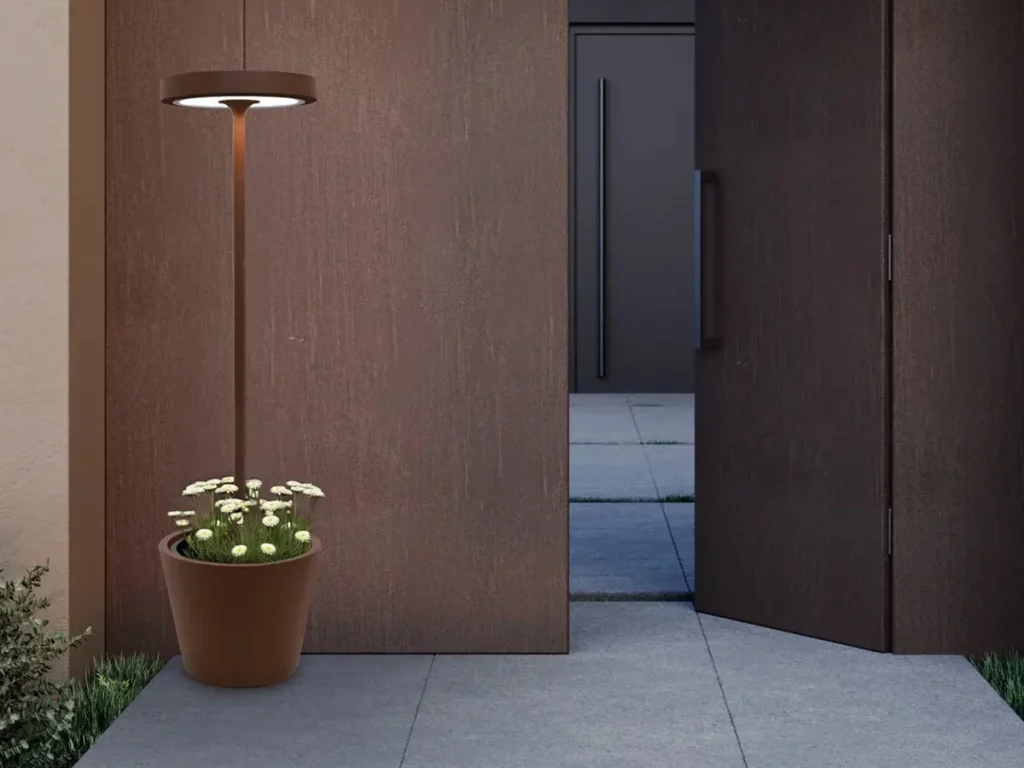 Lumière solaire: ces beaux objets design qui transforment nos jardins